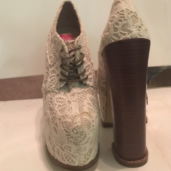 DV8 Ivory Crochet & Tweed Platform - Picture 2 of 4