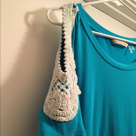 Teal tunic with lace detailed sleeves - Picture 2 of 3