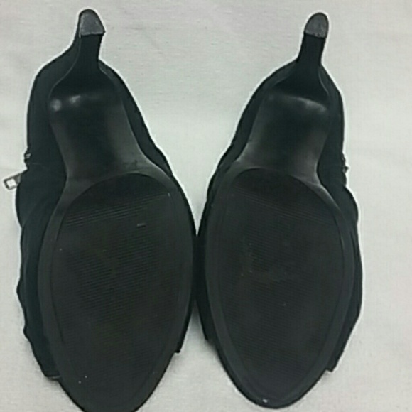 Black heel boots - Picture 2 of 3
