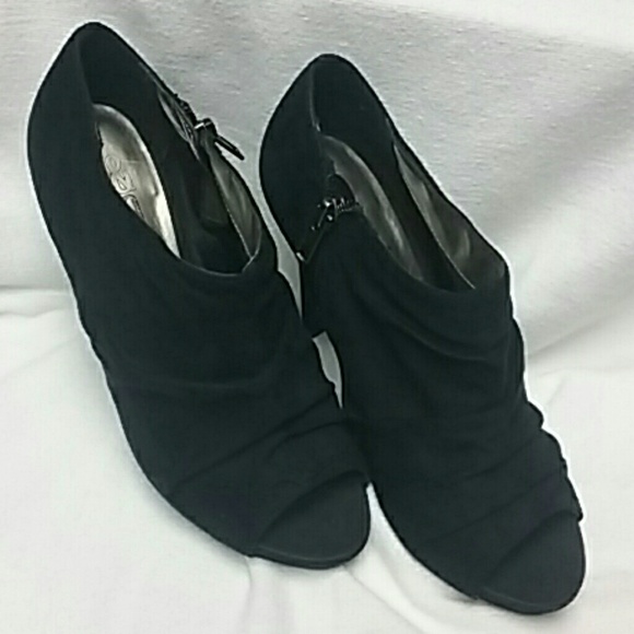 Black heel boots - Picture 3 of 3