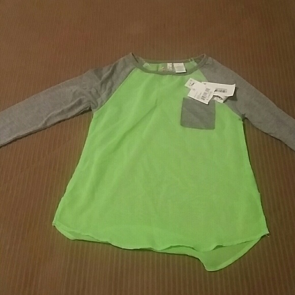Childrens long sleev tshirt nwt.