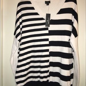 Worthington V Neck make knit sweater.