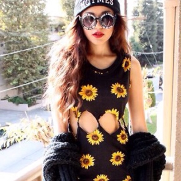 Kendall and Kylie sunflower cutout dress pacsun - Picture 2 of 4