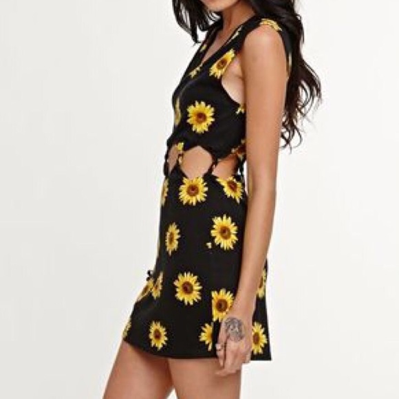 Kendall and Kylie sunflower cutout dress pacsun - Picture 3 of 4