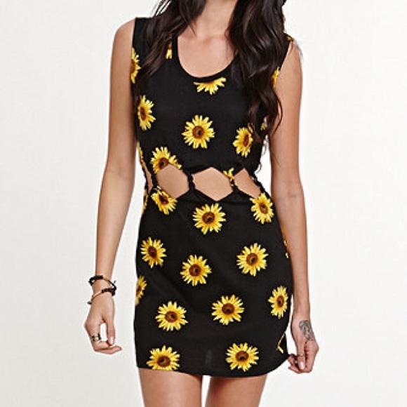 Kendall and Kylie sunflower cutout dress pacsun - Picture 4 of 4
