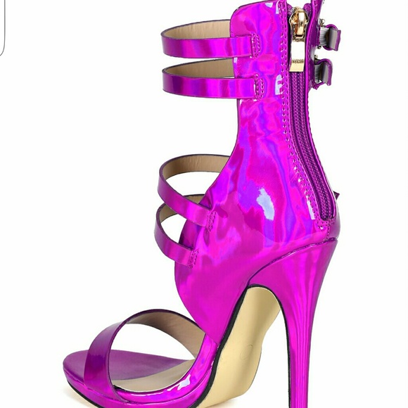 Isabell - Picture 4 of 4