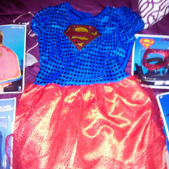 Supergirl costume - Picture 2 of 4