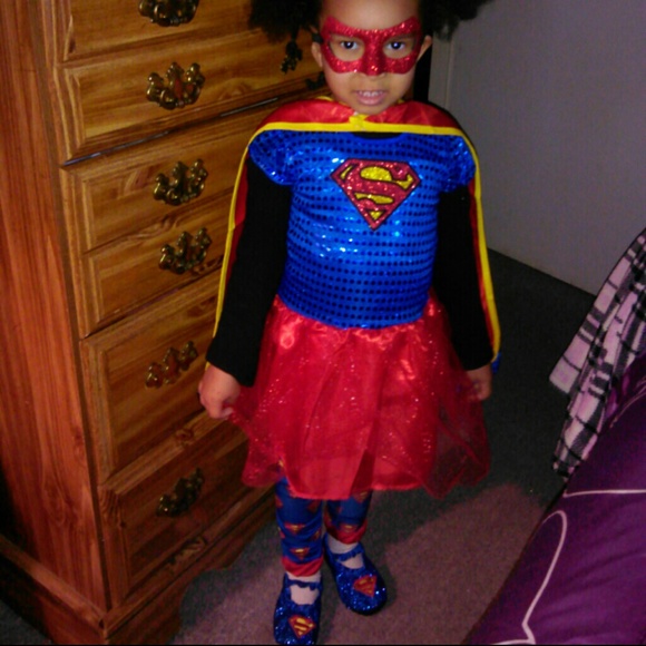 Supergirl costume - Picture 4 of 4