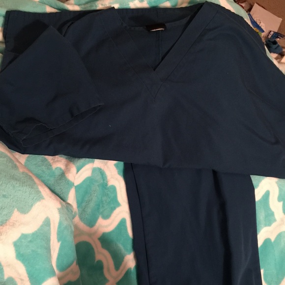 Scrub set