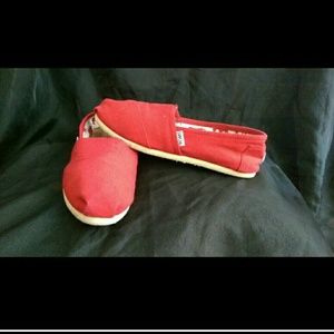 Red TOMS ❤❤❤. 7.5