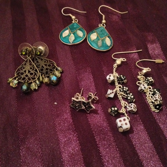 4 pairs of earrings