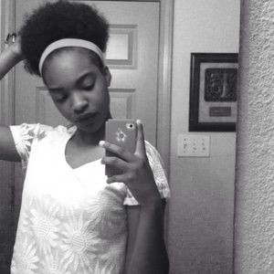 Meet your Posher, Larrinisha