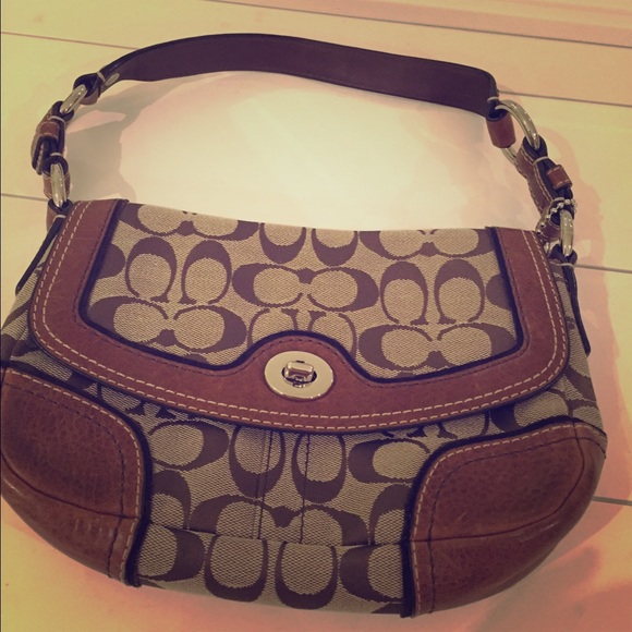 Small Brown, Signature Coach Satchel