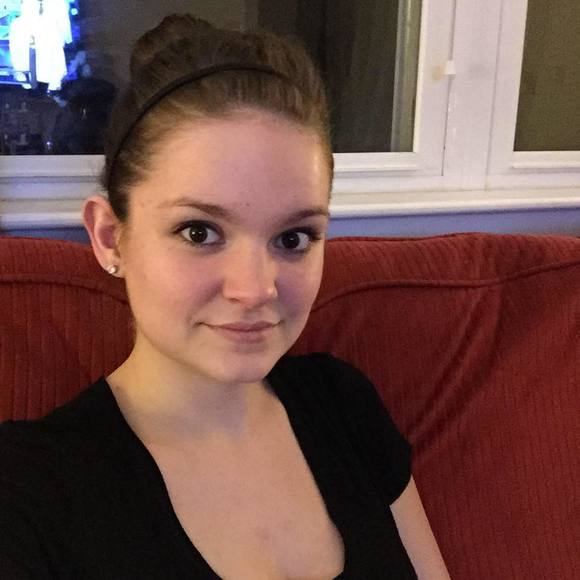 Meet your Posher, Courtney - Picture 1 of 1