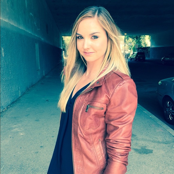 Meet your Posher, Megan - Picture 2 of 2