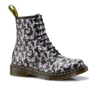 (SOLD) MINT CONDITION FLORAL DOC MARTENS