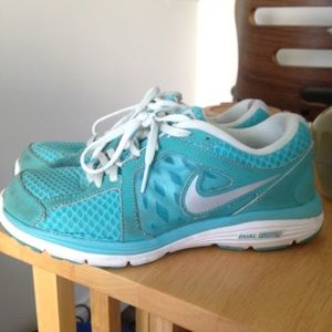 Aqua Nike Dual Fusion Sneakers Size 8