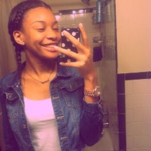 Meet your Posher, Tee