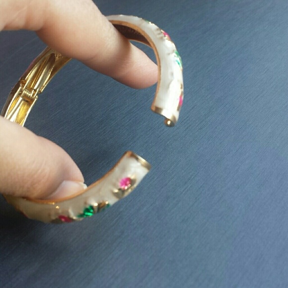 White enamel clasp bracelet bangle - Picture 2 of 3