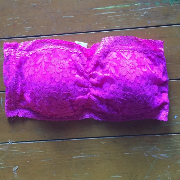 Lace floral bandeau.