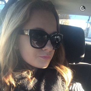 Meet your Posher, Casey