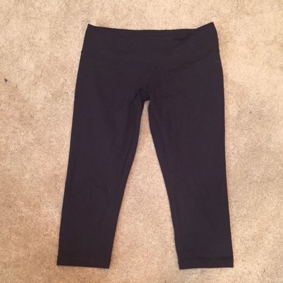 Lululemon black crops great condition!!