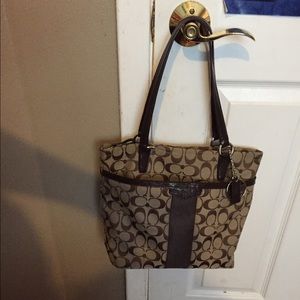 Coach shoulder bag. 😀