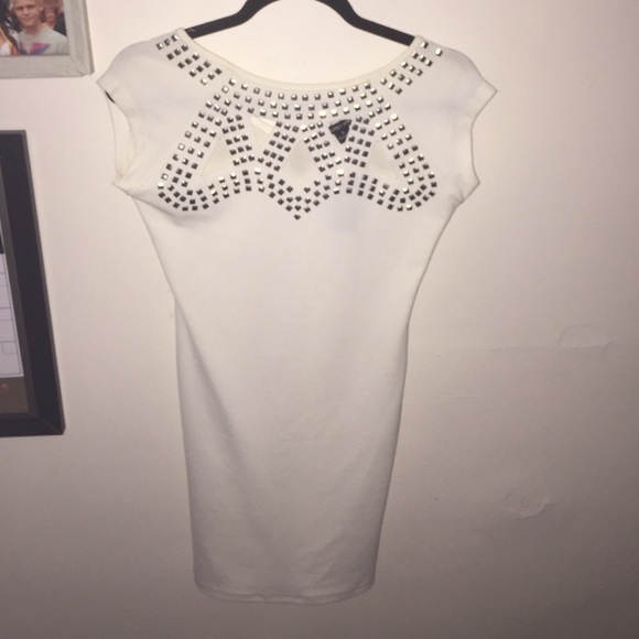 White dress - Picture 1 of 3