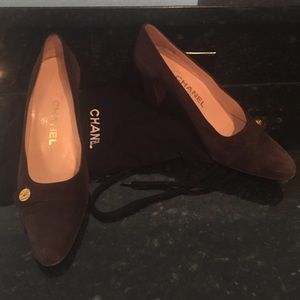Chanel brown suede pumps