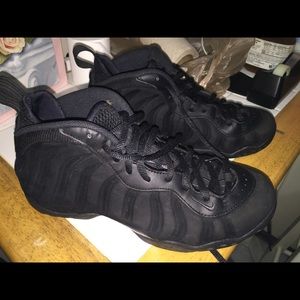 Nike foams size 10