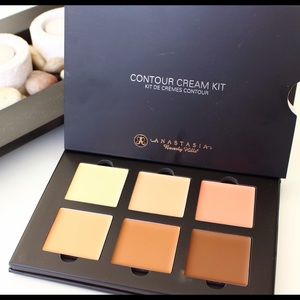 Anastasia Beverlyhills Cream Contour Lit in LIGHT