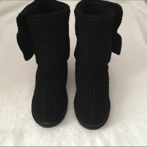 Black woven Uggs
