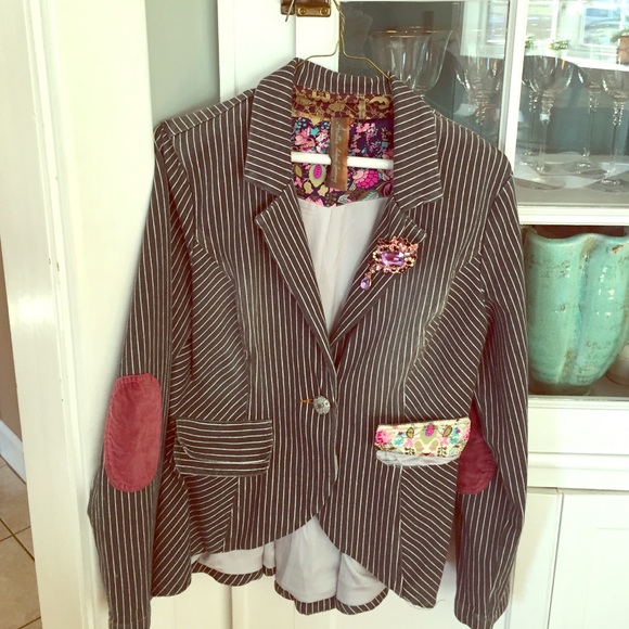 Cute charcoal grey medium pinstriped blazer.