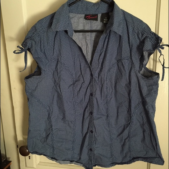 🎉SALE‼️Polka Dot Pin Up Button Shirt