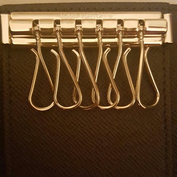 🚫SOLD Authentic Louis Vuitton 6 ring key holder - Picture 3 of 4