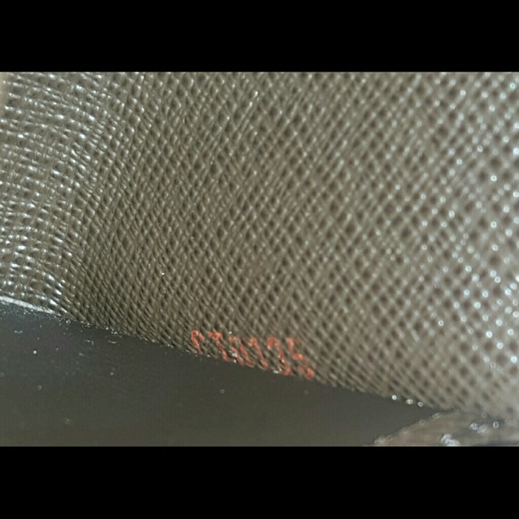 🚫SOLD Authentic Louis Vuitton 6 ring key holder - Picture 4 of 4