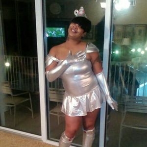 Meet your Posher, Kira