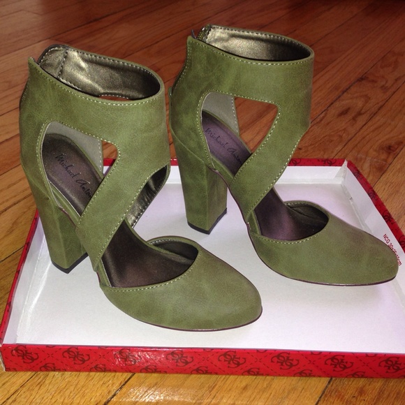 Michael Antinio booties