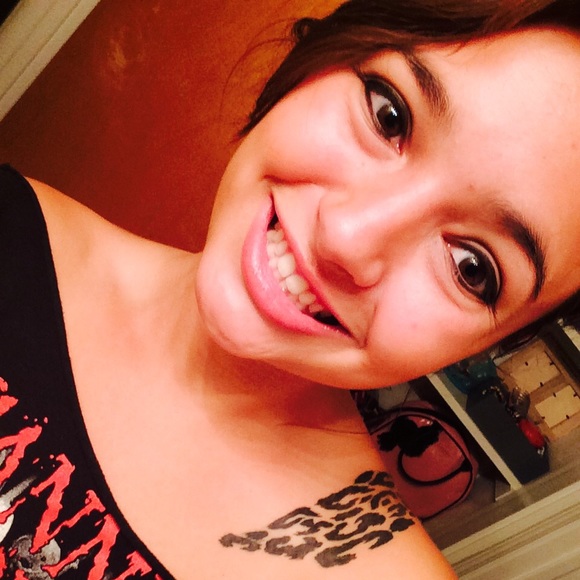 Meet your Posher, Alyssa - Picture 1 of 1