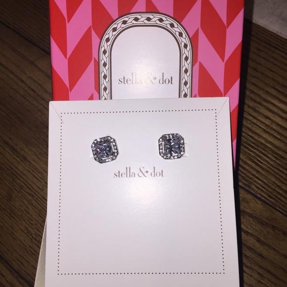 Stella & Dot clip on Deco earrings. Silver.
