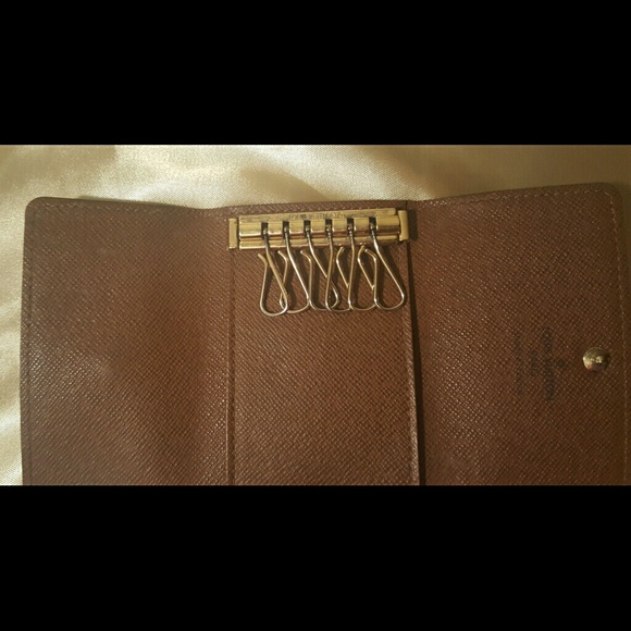 🚫SOLD Authentic Louis Vuitton 6 key holder - Picture 3 of 4