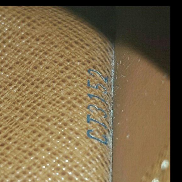 🚫SOLD Authentic Louis Vuitton 6 key holder - Picture 4 of 4