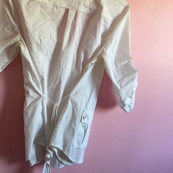 White button down quarter length sleeve top - Picture 2 of 4