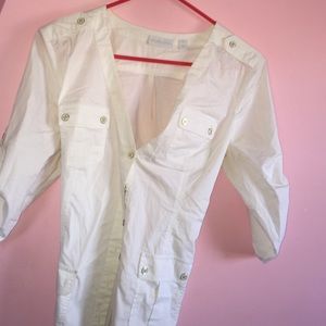 White button down quarter length sleeve top