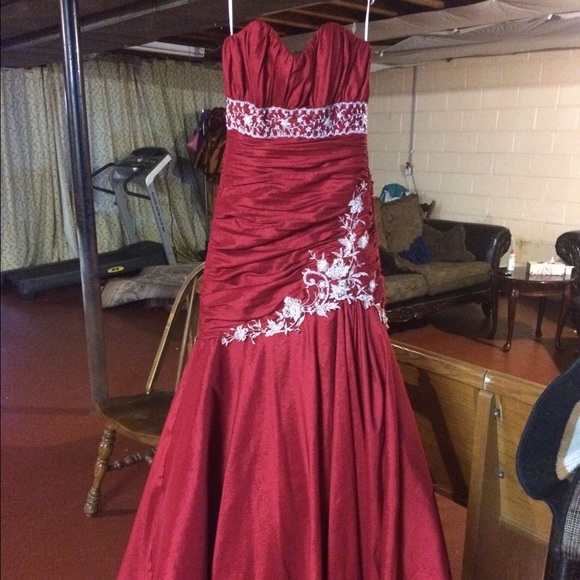 Maggie sottero red prom wedding dress size 8