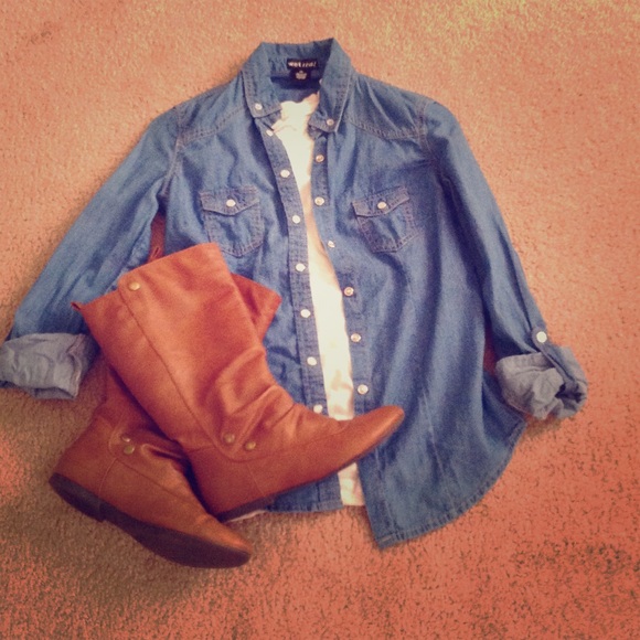 Button up :) Wet seal - Picture 1 of 3