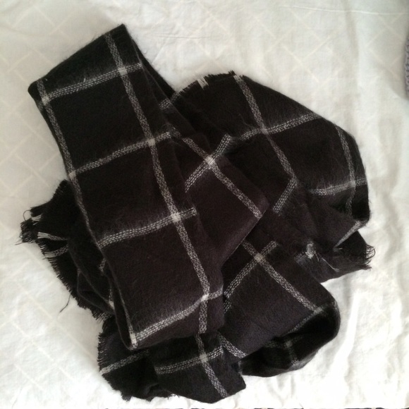 (SOLD) BRAND NEW Zara checked scarf - Picture 2 of 4