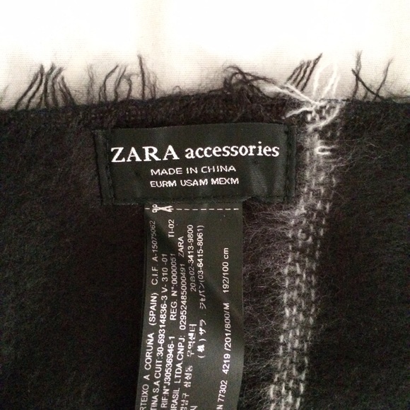(SOLD) BRAND NEW Zara checked scarf - Picture 3 of 4