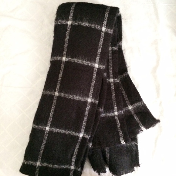 (SOLD) BRAND NEW Zara checked scarf - Picture 4 of 4