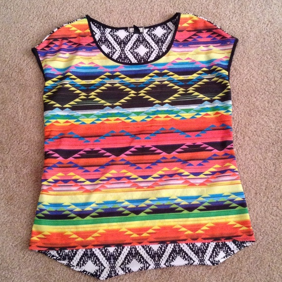 Colorful fun shirt :) M. Smoke and pet free - Picture 1 of 3